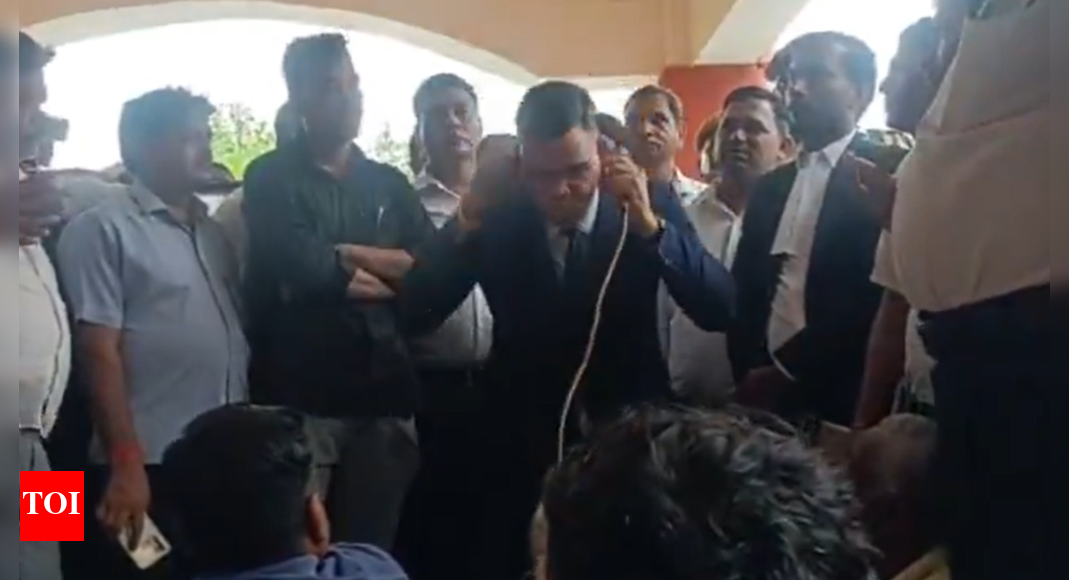 On Day 1 of posting, UP SDM does sit-ups in front of advocates over tehsil filth