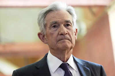 Fed leaves key rate unchanged, points to slowing economy