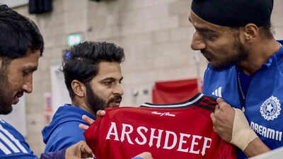 IND vs ENG: Hilarious! Arshdeep Singh, Dhruv Jurel react to shirt worth Rs 3 Lakh in England market