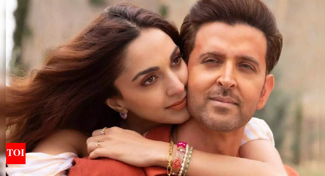 Hrithik Roshan and Kiara Advani in Aavan Jaavan