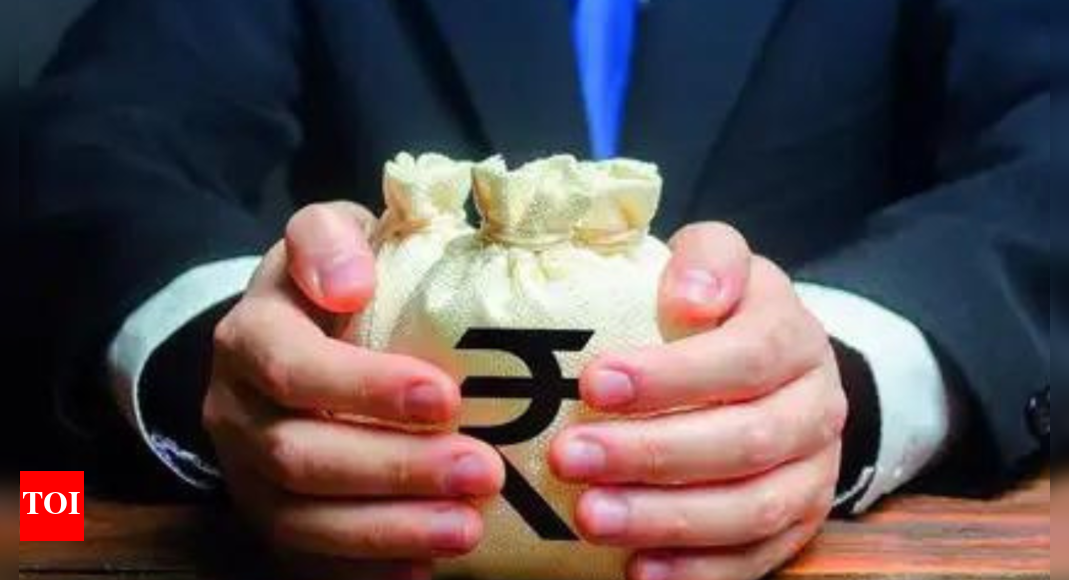 Centre’s fiscal deficit hits 17.9% of full-year target in Q1; higher spending lifts gap to Rs 2.8 lakh crore: CGA data – Times of India