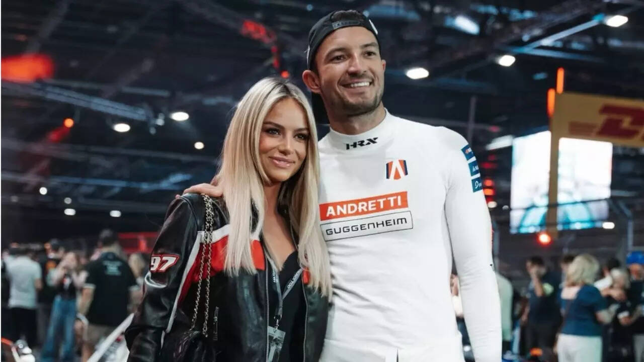 Jake Dennis sums up season 11, shares moment with girlfriend Lexi Grace  Boosey from London E-Prix | Formula - E News - Times of India