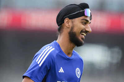 IND vs ENG: After denied Test debut in 5th Test, India pacer Arshdeep Singh poses with family in London - see pic