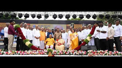 KLES chairman Prabhakar Kore feted on his 78th birthday
