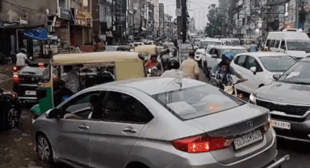 Watch: Rainfall brings Patna to standstill; waterlogging triggers traffic jams