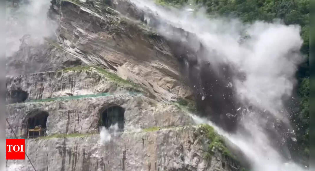 Uttarakhand: Landslide hits Vishnugad-Pipalkoti project site; 8 injured