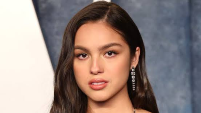 Olivia Rodrigo steals the spotlight at Chicago Cubs game after electrifying Lollapalooza show