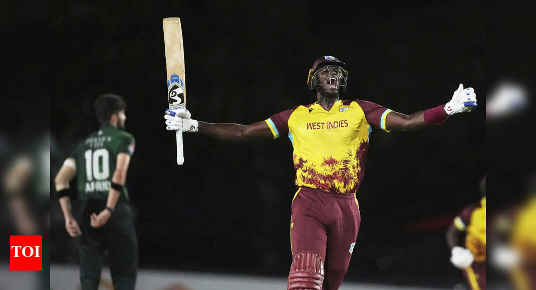 3 runs needed in 1 ball! Holder pulls off last-ball heroic vs Pakistan - Watch