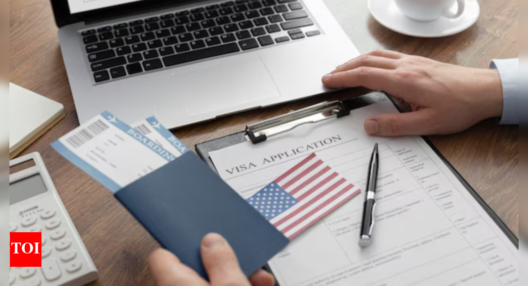 “No foreign students should be in the country right now,” says Steve Bannon: What it means for your H-1B visa and future in the US 