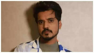 'Panchayat' actor Aasif Khan quits smoking after suffering heart attack: 'Don't wait until you're lying in a hospital bed to realise your mistakes'