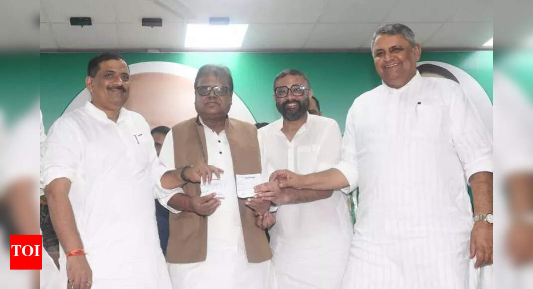 Ashok Ram joins JD(U), calls Cong ‘B-team’ of RJD | Patna News - Times ...