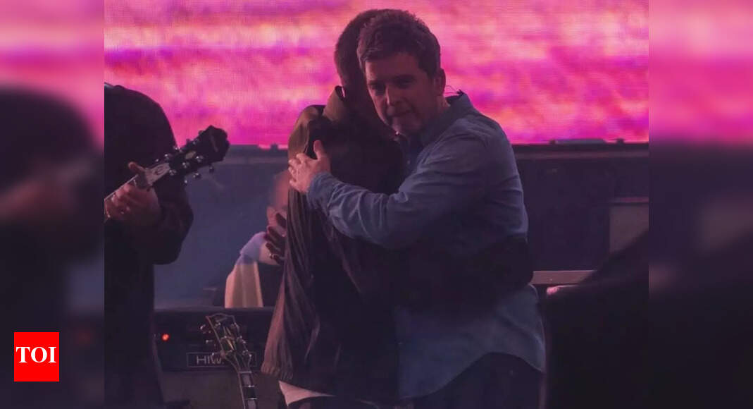 Man dies after falling at Oasis gig in London; Police pronounce him ‘dead at the scene’ | – Times of India