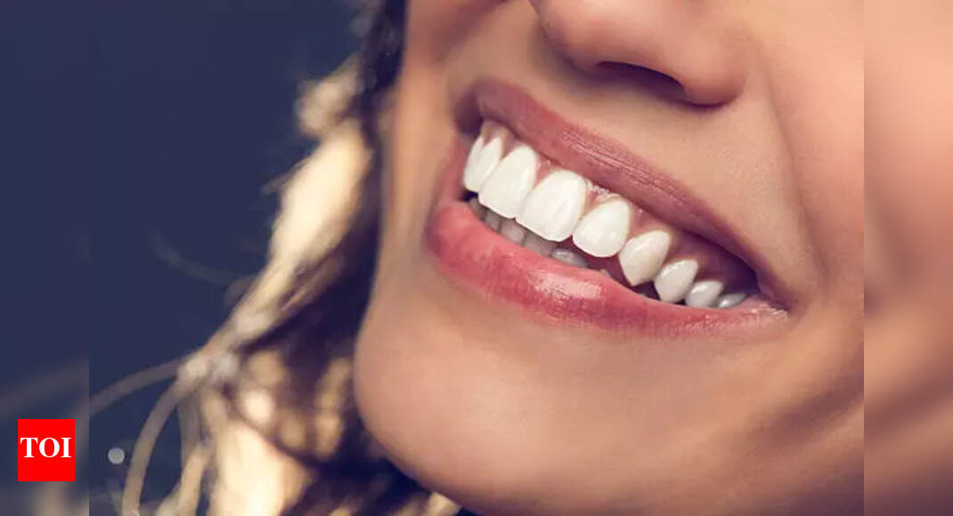 The best home remedy for sparkling white teeth and that perfect smile