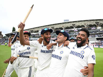IND vs ENG 5th Test: Sunil Gavaskar celebrates Mohammed Siraj's winning moment in Oval commentary box - Watch