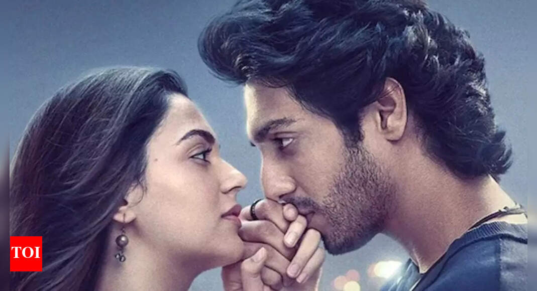 Saiyaara Full Movie Collection: ‘Saiyaara’ Box Office collection day 18: Ahaan Panday and Aneet Padda’s romantic drama races past Rs 302 crore mark in India; sees LOWEST single-day earning on third Monday | – Times of India