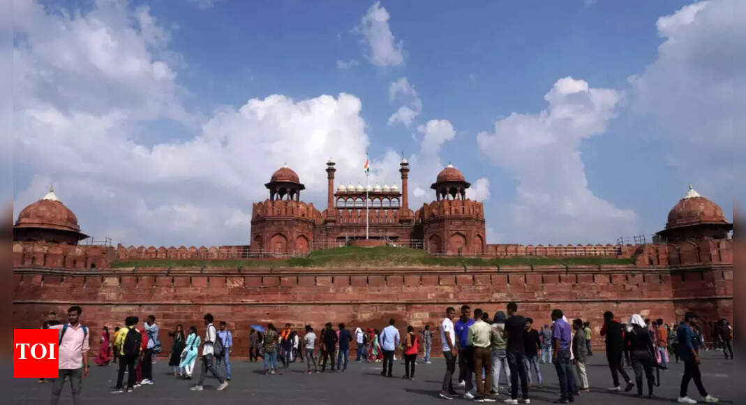 Security lapse at Red Fort: Dummy bomb goes undetected in security drill; 7 personnel suspended
