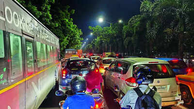 Bad roads, traffic snarls turn commuting in Kolkata into a recurring nightmare