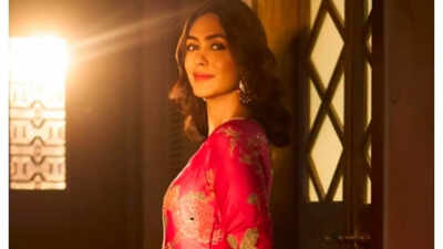 Mrunal Thakur follows Dhanush's sisters Karthika Karthik and Vimala Geetha on Instagram, fueling dating rumours
