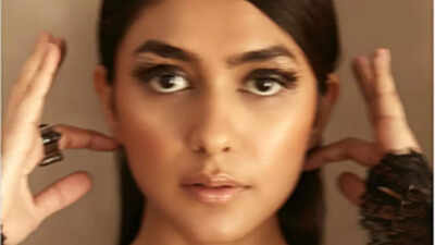 When Mrunal Thakur left a lasting impression; Vikas Bahl recalls her ‘Super 30’ audition - THROWBACK