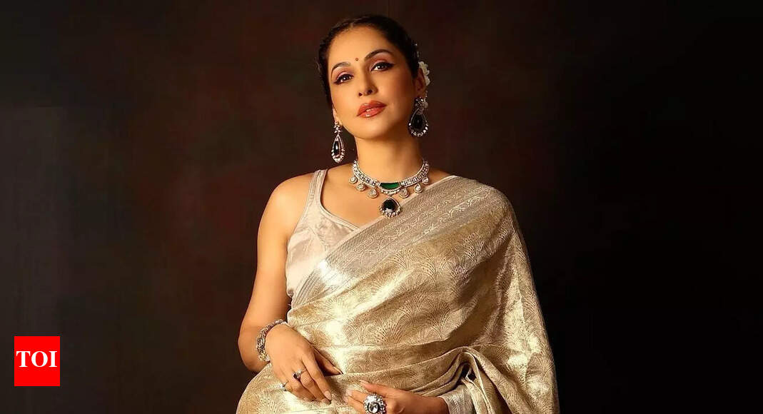 Isha Koppikar recalls being humiliated by South choreographer in her debut film: ‘These girls come from Bollywood, they don’t know anything’ | Hindi Movie News – Times of India