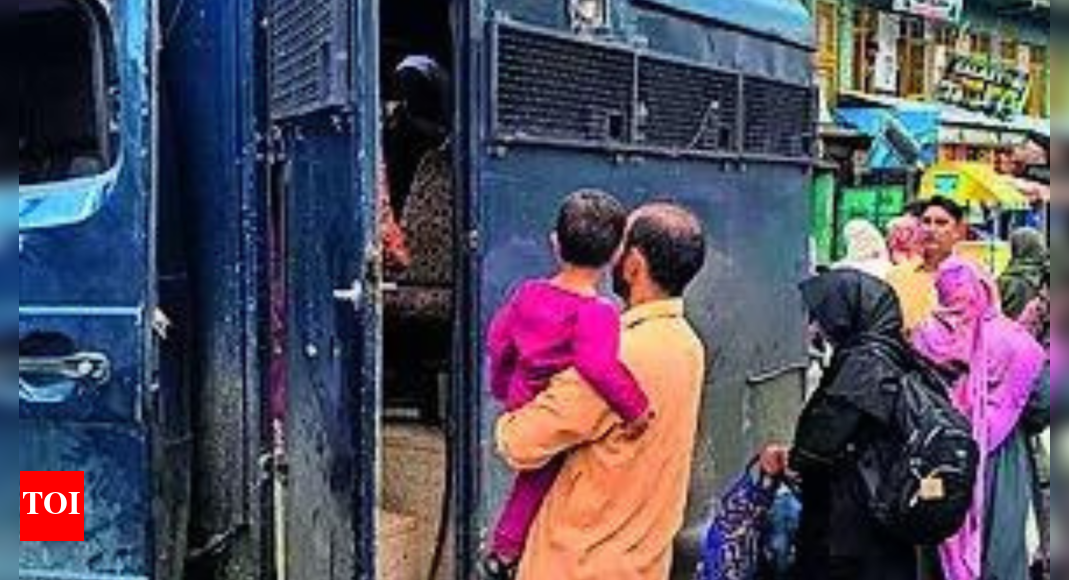 Kulgam op enters Day 7; Northern Commander, DGP review situation