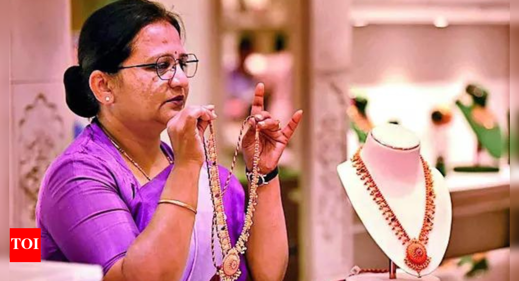 Gold crosses Rs 1.02L/10gm to hit new high