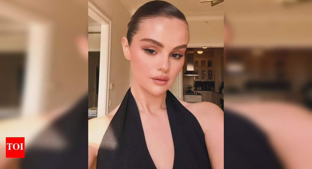 Yosh tola qizning mushuki