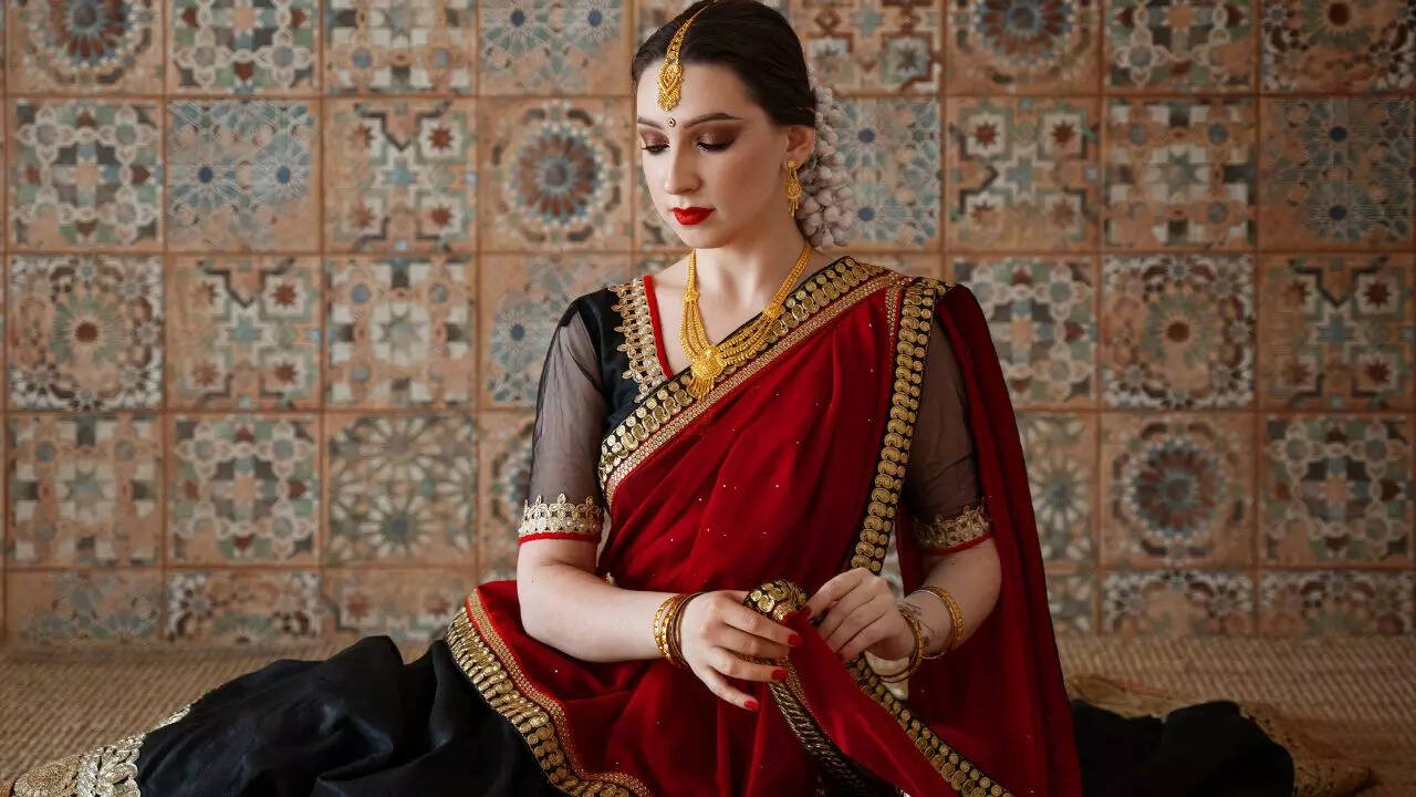 Saree shopping in India: How to buy the best saree on a budget | - Times of  India