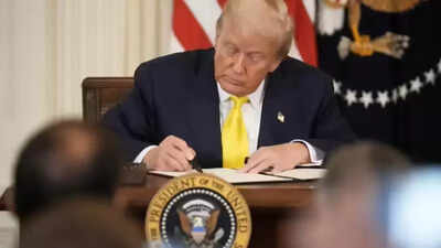 Donald Trump remodela la inversión para la jubilación: la orden ejecutiva abre las cuentas 401(k) al capital privado, las criptomonedas; la industria insta a la precaución