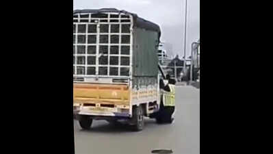 Driver flees without paying toll, staffer injured in Bengaluru