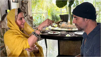 Akshay Kumar celebrates Raksha Bandhan with his sister Alka Bhatia and Warda Khan Nadiadwala - PICS inside