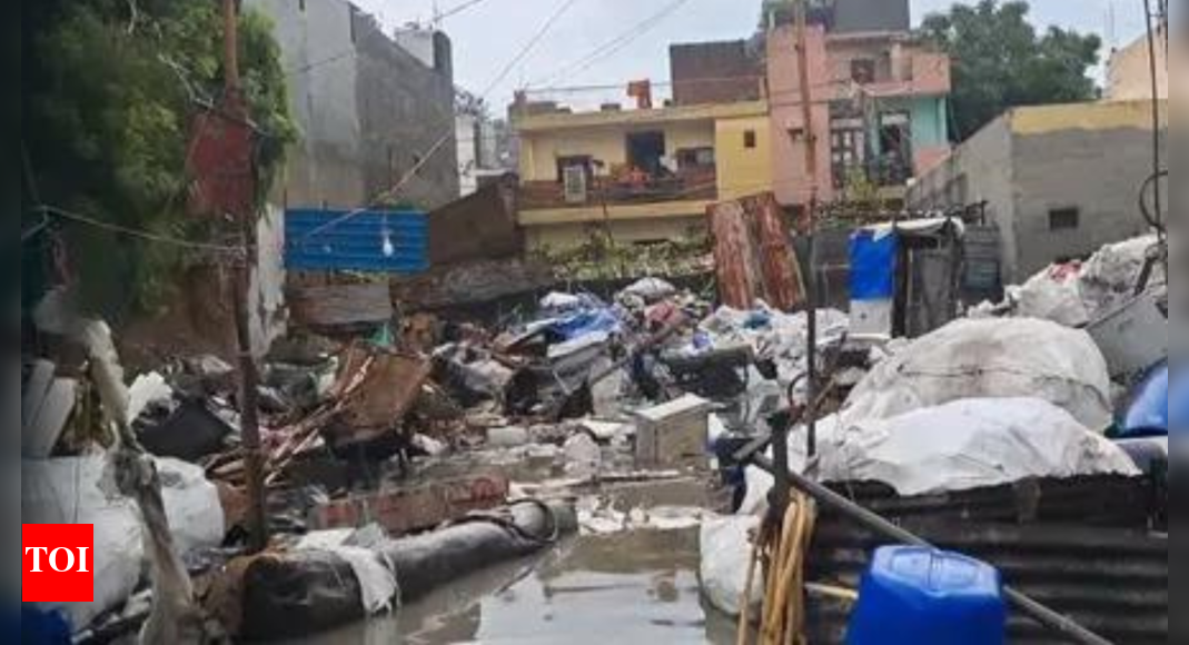 Delhi wall collapse kills seven after heavy overnight rain