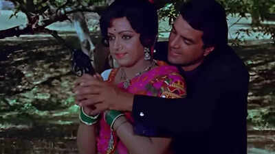 Dharmendra BRIBED spot boys Rs 20 each on 'Sholay' sets, just to hug Hema Malini - Details Inside