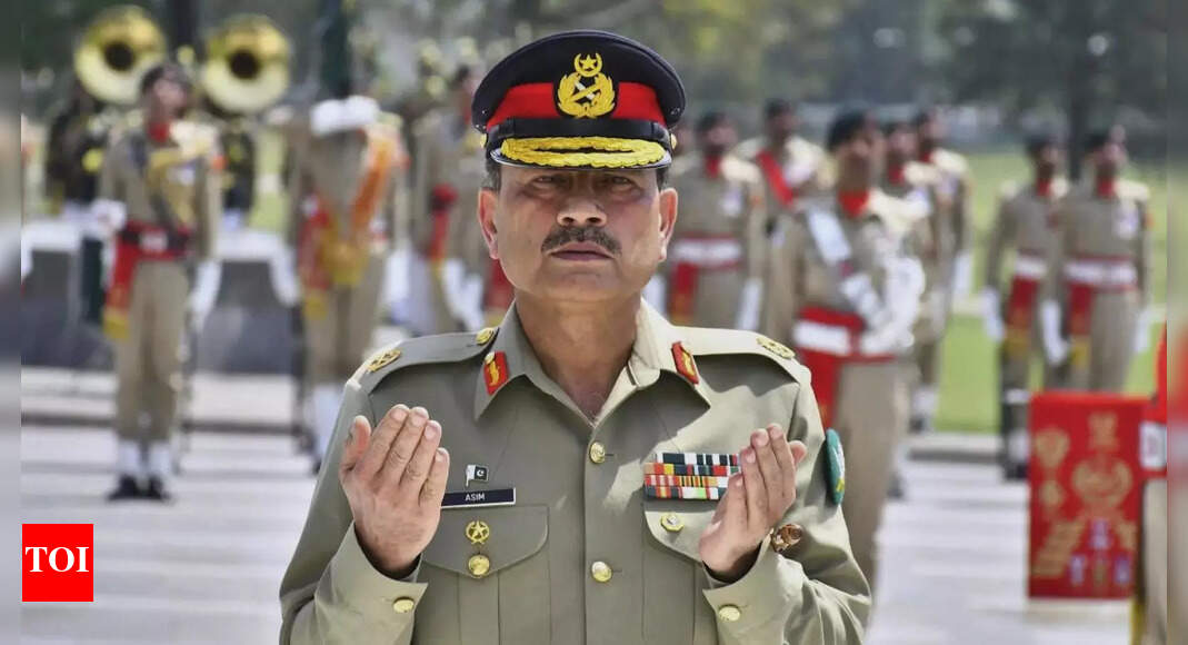 Pak army chief threatens India from US soil; makes shocking nuke threat