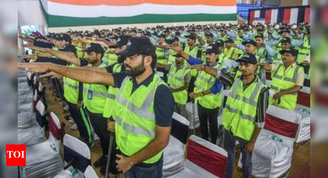 Police rope in 4,000 ‘Praharis’ to boost vigilance in capital | Delhi ...