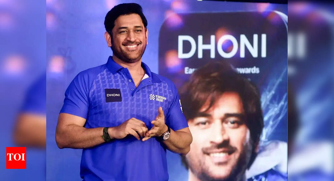 'Who will take care of my knee?' — Dhoni keeps IPL future in suspense | Watch