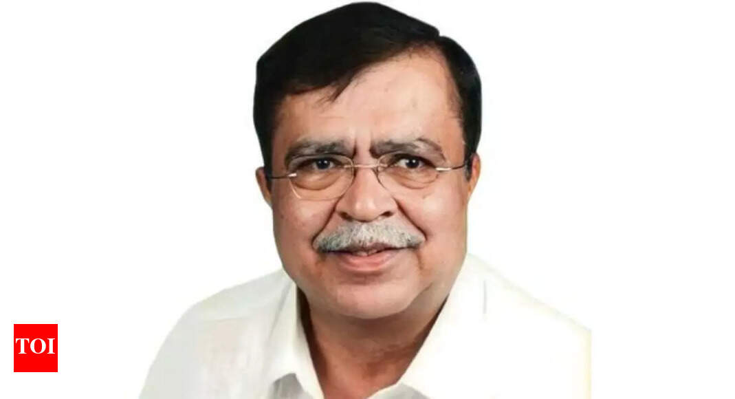 'Vote theft' row splits K'taka Cong: Minister contradicts Rahul; asked to quit