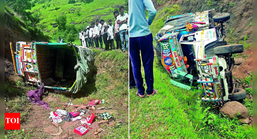 Pune pickup van accident: Truck falls into ditch; 10 killed, 27 injured
