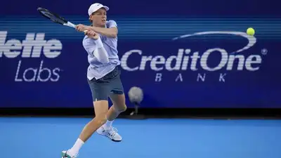  Sinner progresses despite multiple interruptions, Sabalenka overcomes Raducanu's challenge