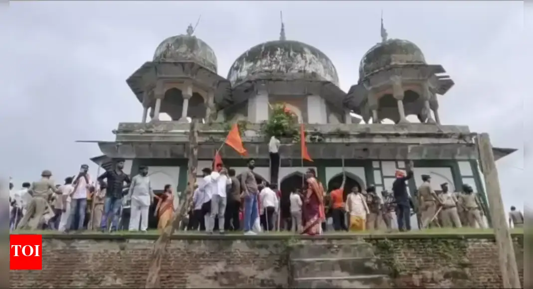 Fatehpur mausoleum row: SP expels Pappu Chauhan for 'anti-party activities'