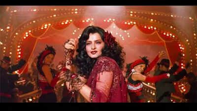 Rekha’s shot for ‘Kaisi Paheli on the identical set as Amitabh Bachchan’s ‘Kaun Banega Crorepati’, reveals composer Shantanu Moitra: ‘She referred to as me to fulfill, I used to be surprised’ | Hindi Film Information