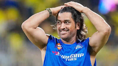 MS Dhoni didn't expect THIS kind of welcome from fans - WATCH