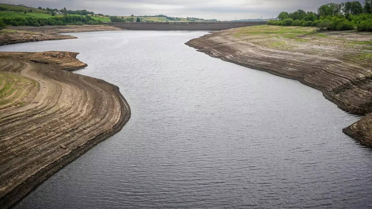 UK asks people to 'delete' old emails to save water, drought situation  'nationally significant' - Times of India