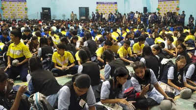 Kalyan Dombivli's students set record with eco friendly ganesh idol workshop with 4657 participants