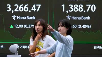 Markets watch: Asian stocks pause after rally; oil rises on Fed cut hopes