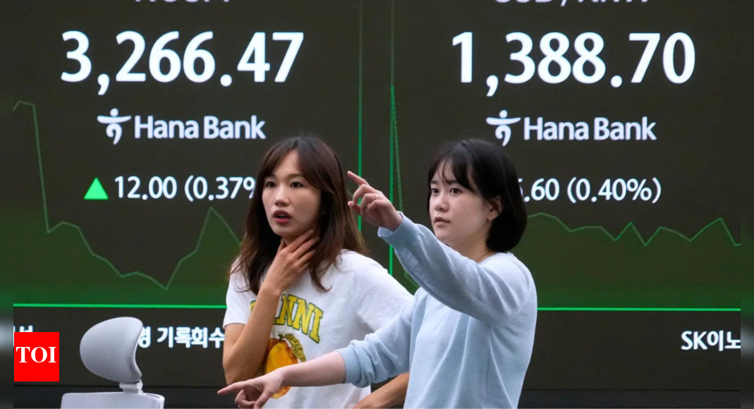Asian Stocks Mixed Amid Fed Rate Cut Expectations; Oil Prices Rise Slightly
