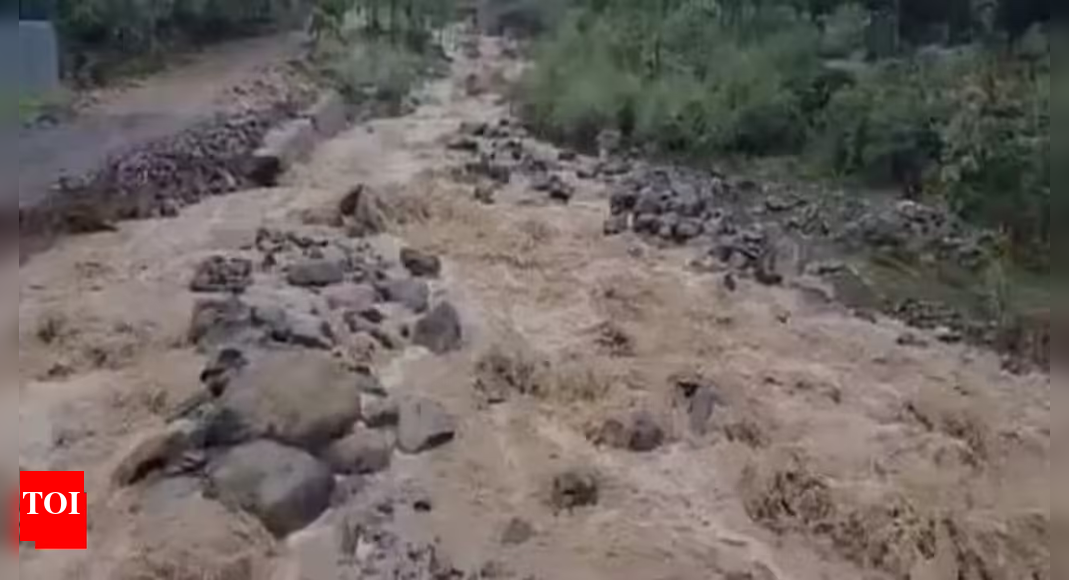 Kishtwar cloudburst claims twelve lives; Yatra suspended; rescue underway