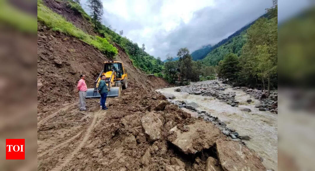 Heavy rain halts pilgrimage, claims lives, disrupts Himachal Pradesh