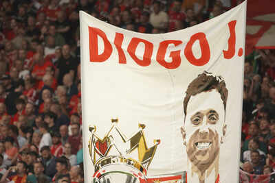 'You’ll never walk alone': Liverpool pays heartfelt tribute to Diogo Jota and Andre Silva - Watch