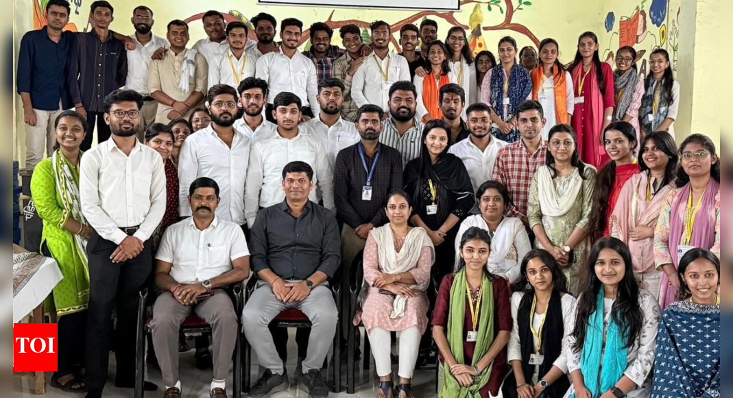 Pune: Students & faculties of SNFLC visit Juvenile facility; interact with children in conflict with law